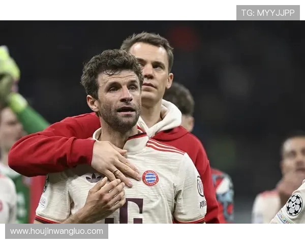 穆勒告别拜仁主场最后一战 全队列队致敬传奇巨星